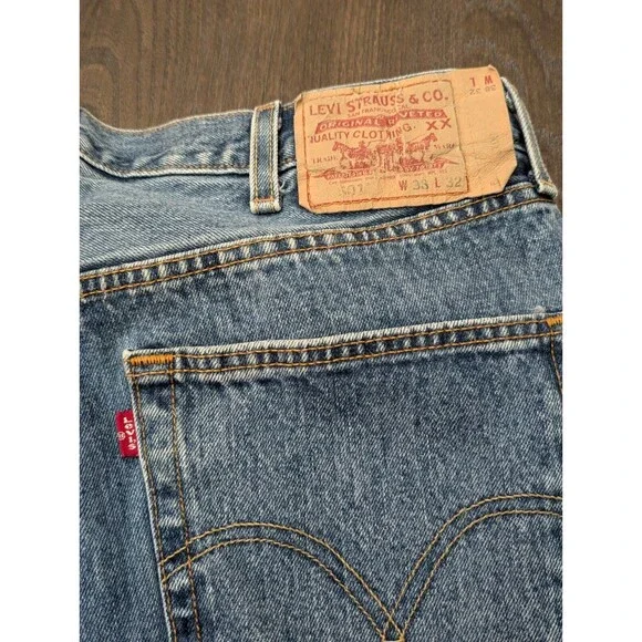 Vintage Levis 501 Jeans Mens 38x32 Straight Leg Denim Blue Medium Wash 90s